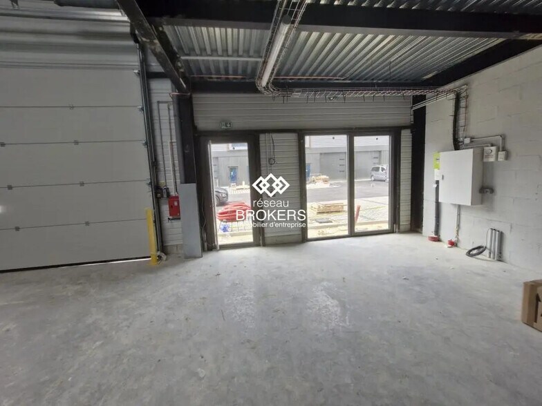 Industrial in Courtry for lease - Interior Photo - Image 3 of 3