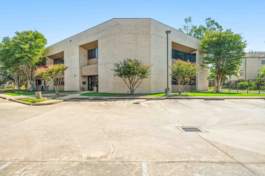 4625 Lillian St, Houston, TX for sale - Building Photo - Image 2 of 11