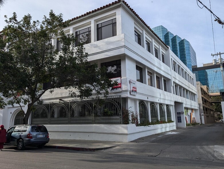 2211 Corinth Ave, Los Angeles, CA for lease - Building Photo - Image 3 of 4