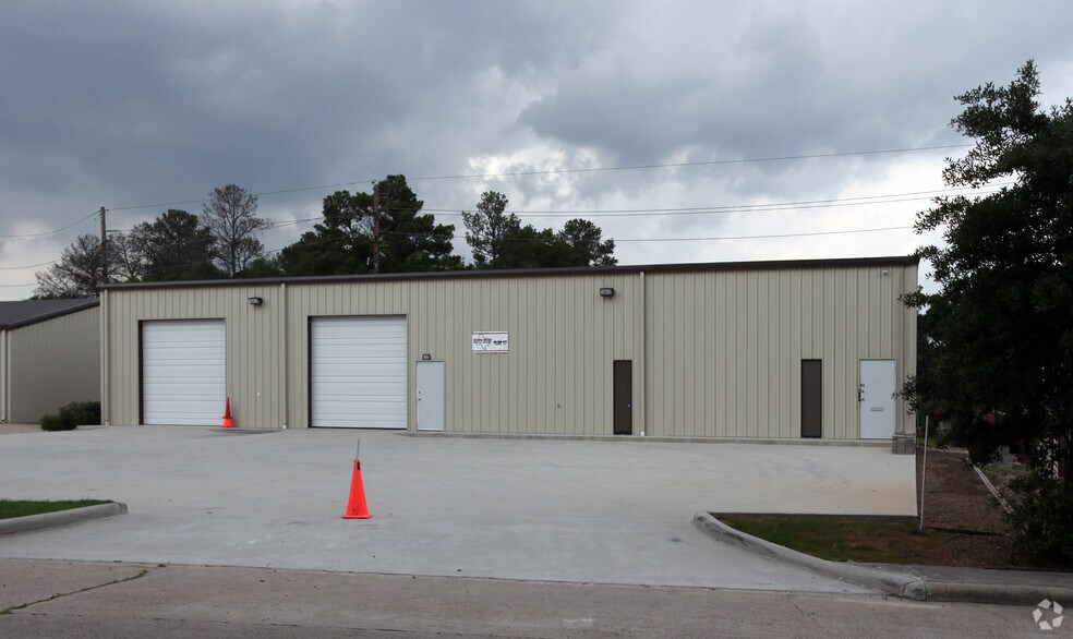 154 Magic Oaks Dr, Spring, TX for sale - Building Photo - Image 2 of 2