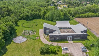 56968 Dailey Rd, Dowagiac MI - Wedding Venue