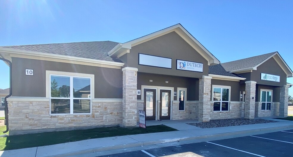 1640 Highland Falls Dr, Leander, TX for lease - Building Photo - Image 1 of 22