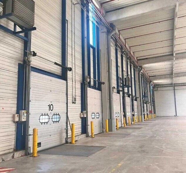 Office in Goussainville for lease - Building Photo - Image 2 of 14