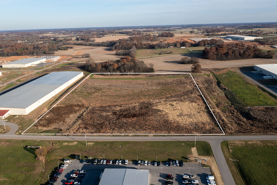 720 Garvin Ln, Franklin, KY for sale - Primary Photo - Image 1 of 7