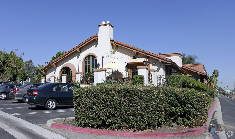 9405 Monte Vista Ave, Montclair, CA for lease - Building Photo - Image 3 of 10