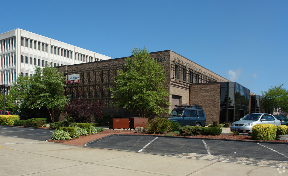 35585 Curtis Blvd, Eastlake, OH for sale - Building Photo - Image 1 of 1