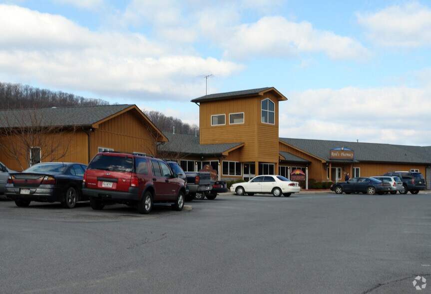 261 Berkmore Pl, Berkeley Springs, WV for sale - Primary Photo - Image 1 of 1