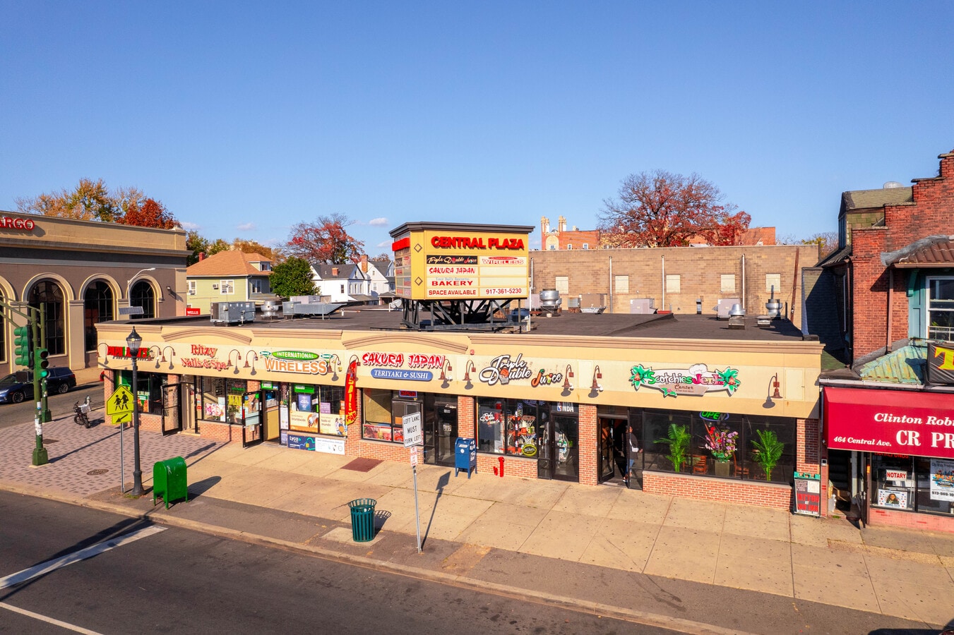 street shop Oak Square Shopping Center