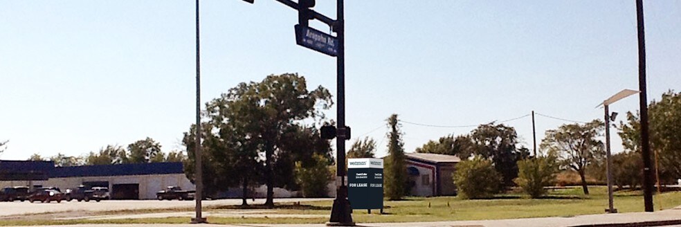 15211 Addison Rd, Addison, TX for sale - Building Photo - Image 1 of 1