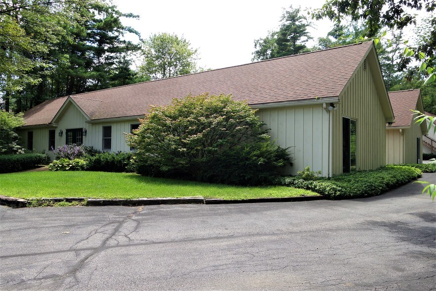 1557 Us-9, Queensbury, NY for sale - Building Photo - Image 1 of 1
