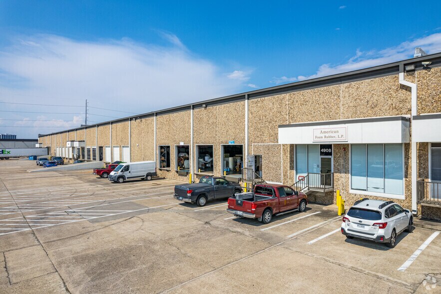 4900-4930 Sharp St, Dallas, TX for lease - Building Photo - Image 2 of 6