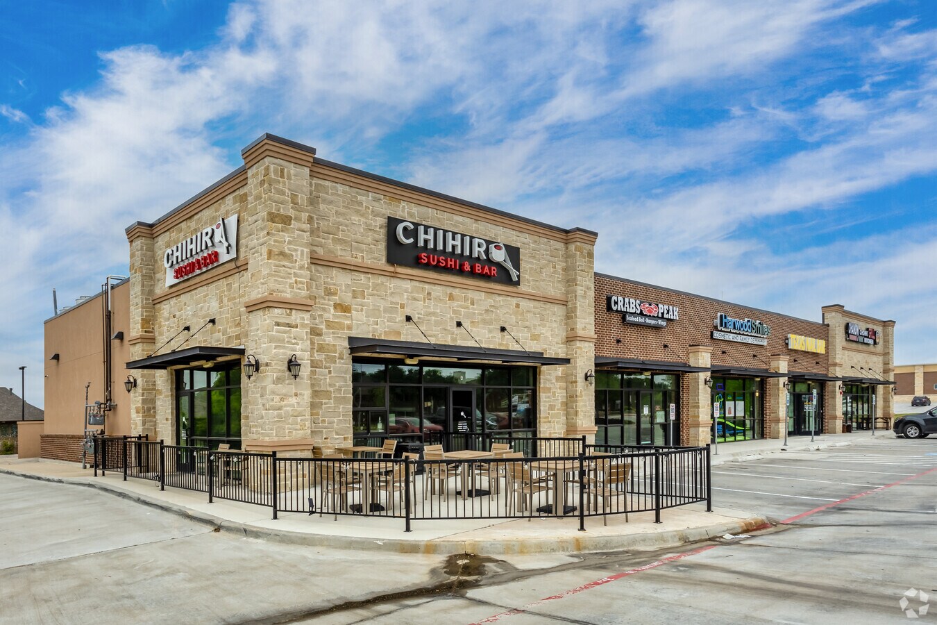 918 E Harwood Rd, Euless, TX 76039