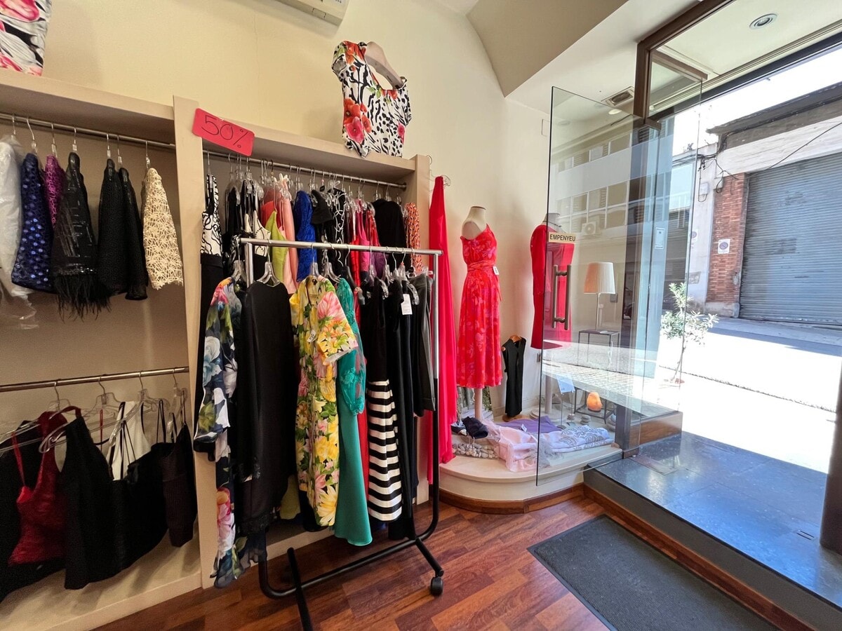 Manresa, BAR 08242 - - - Interior Photo - Image 1 of 5