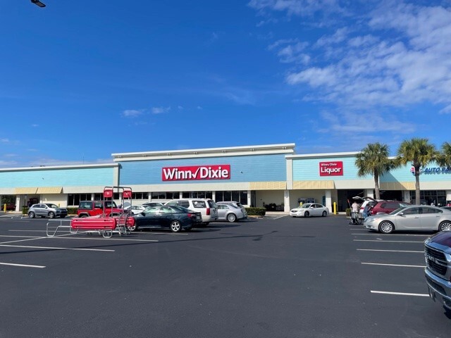 1119 NE Jensen Beach Blvd, Jensen Beach, FL for lease - Primary Photo - Image 1 of 12