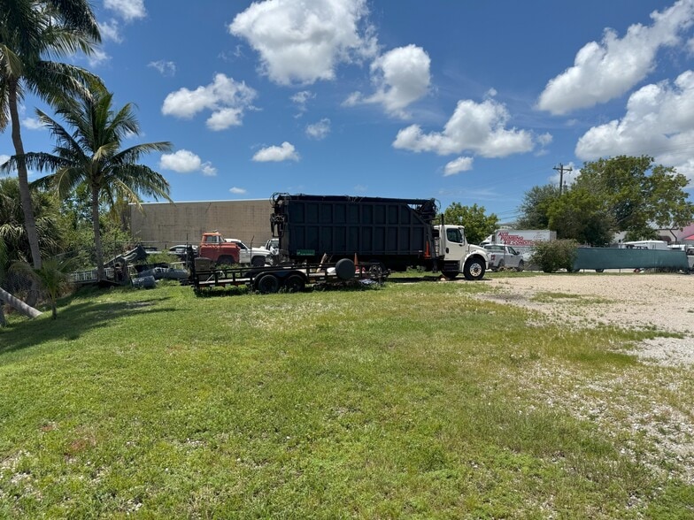 1029 SE 12th Ct, Cape Coral, FL for lease - Building Photo - Image 3 of 9