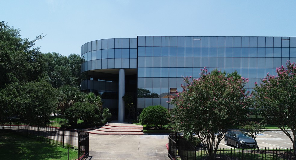 2900 Wilcrest Dr, Houston, TX for lease - Primary Photo - Image 1 of 8