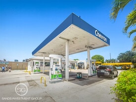 Chevron Gas Station (13705 NW 7th Ave) - Convenience Store