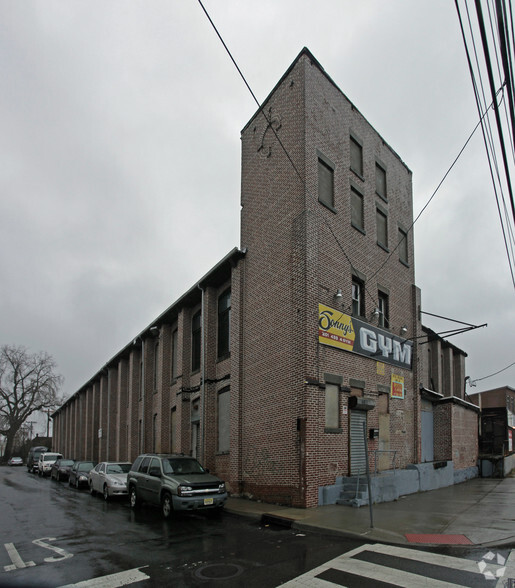 683 Garfield Ave, Jersey City, NJ for sale - Primary Photo - Image 1 of 1