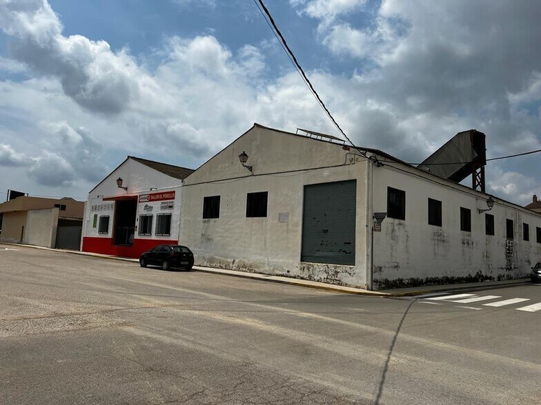 Industrial in Llombai, Valencia for sale - Building Photo - Image 3 of 9