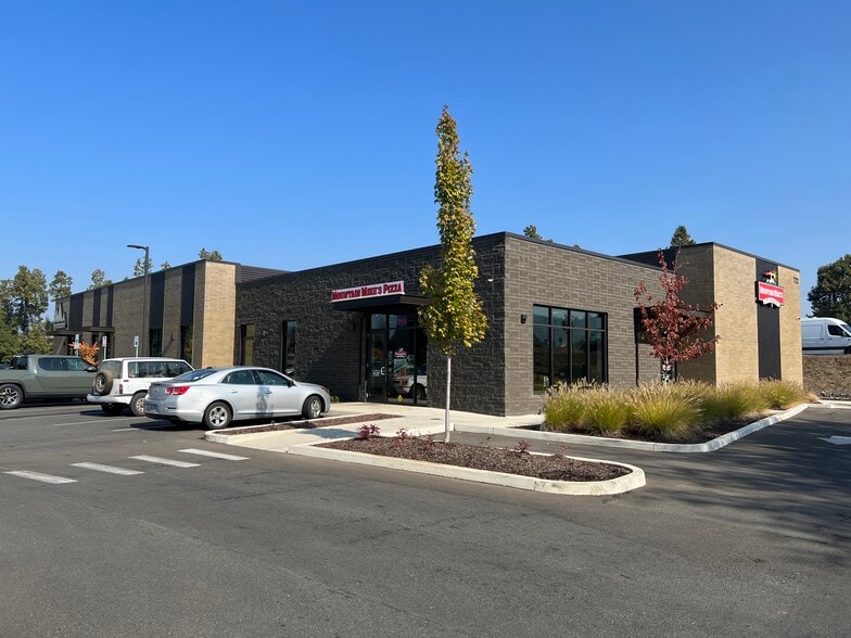 722 W Harvard Ave, Roseburg, OR for lease - Building Photo - Image 1 of 12