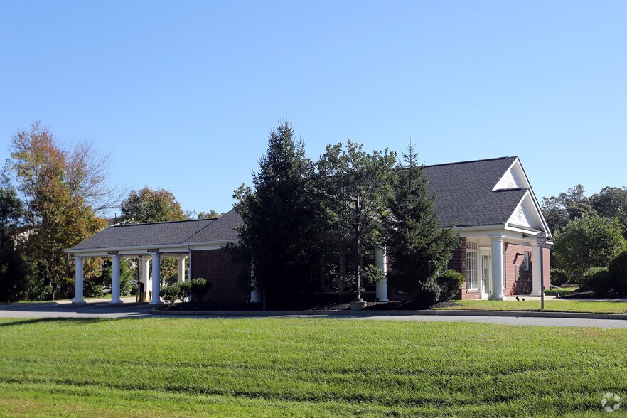 3104 Bridgeboro Rd, Delran, NJ 08075