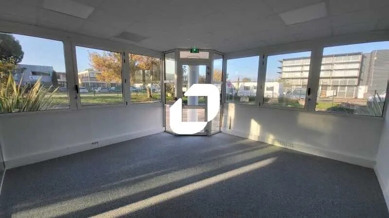 Office in Mérignac for lease - Interior Photo - Image 2 of 12