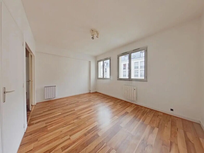 Office in Tours for lease - Interior Photo - Image 3 of 6