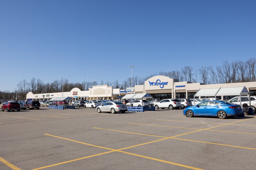 260-300 W Carleton Rd, Hillsdale, MI for lease - Building Photo - Image 2 of 10