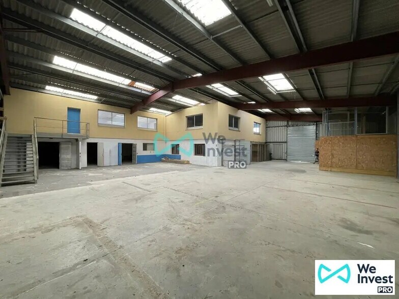 Flex in Muizon for lease - Building Photo - Image 3 of 7