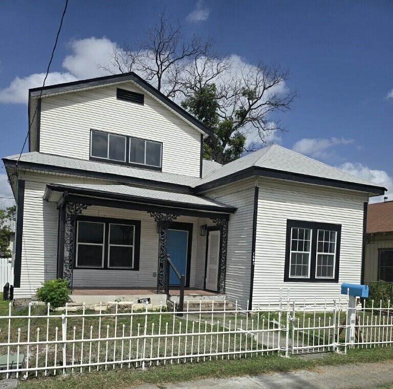 1607 N Pine St, San Antonio, TX for lease Building Photo- Image 1 of 7