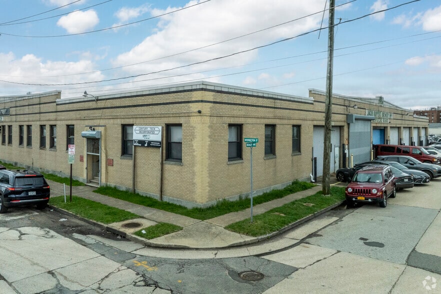 32 Intersection St, Hempstead, NY for lease - Primary Photo - Image 1 of 10