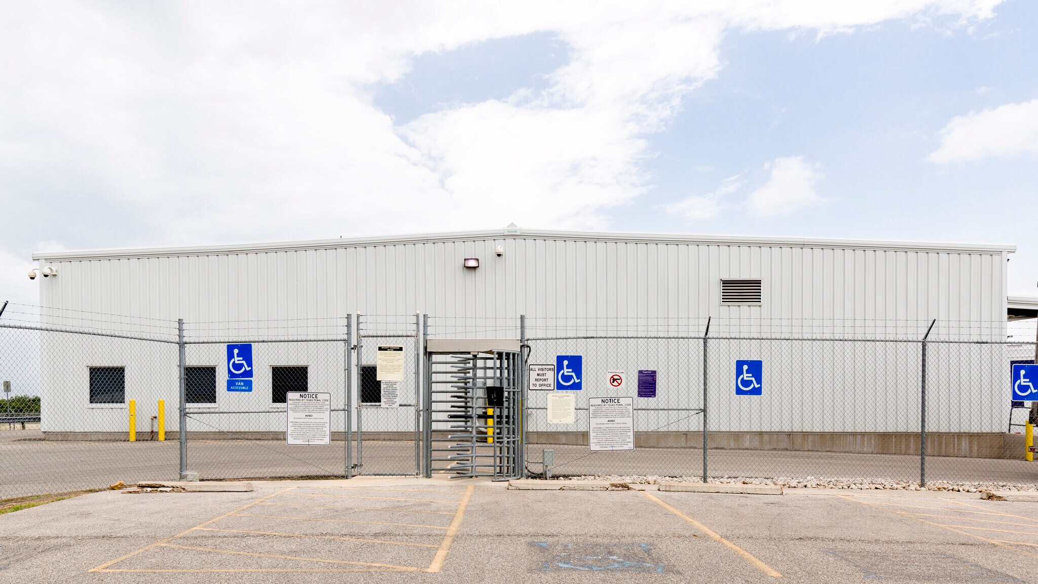 27 Lou Stroup Dr, Uvalde, TX for sale Building Photo- Image 1 of 1