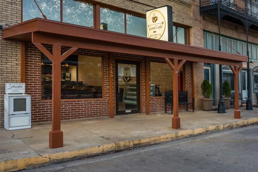120 W Grand St, Whitewright, TX for sale - Primary Photo - Image 1 of 1