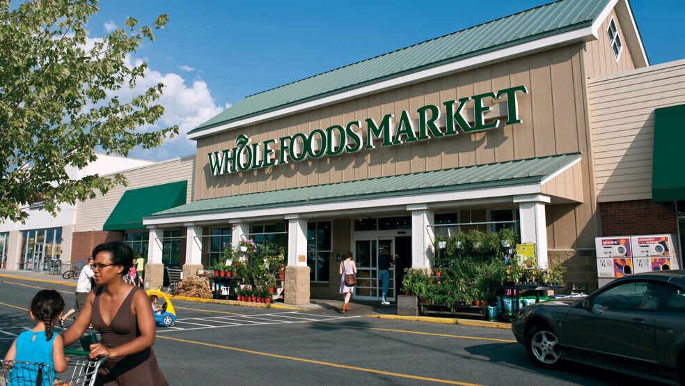 325-351 Russell St, Hadley, MA for sale - Building Photo - Image 1 of 1