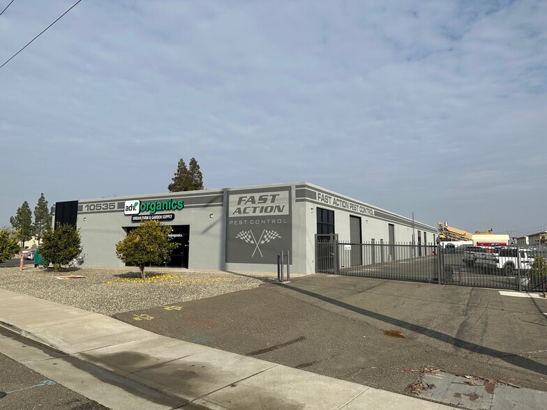 10535 E Stockton Blvd, Elk Grove, CA for lease - Building Photo - Image 1 of 7