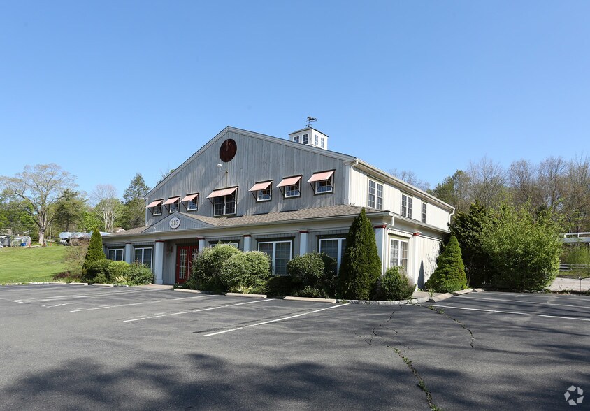 315 Albany Tpke, Canton, CT for sale - Primary Photo - Image 1 of 1