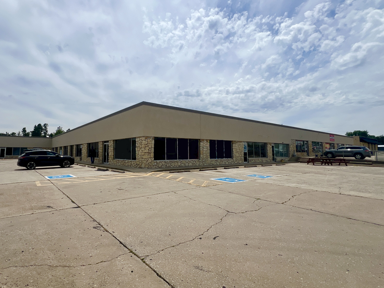 12200 NE 23rd St, Choctaw, OK for lease - Building Photo - Image 1 of 1