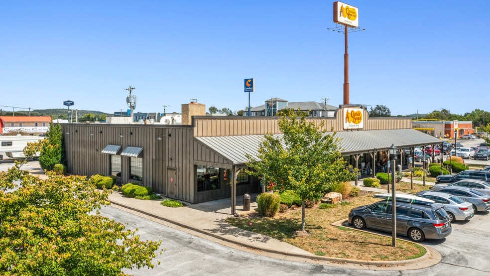 800 Happy Valley St, Cave City, KY for sale - Building Photo - Image 3 of 9