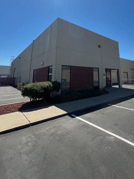 2501-2511 Del Monte St, West Sacramento, CA for lease - Building Photo - Image 1 of 6