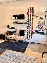 405 1/2 Linden Ave, Wilmette, IL for lease Interior Photo- Image 2 of 5