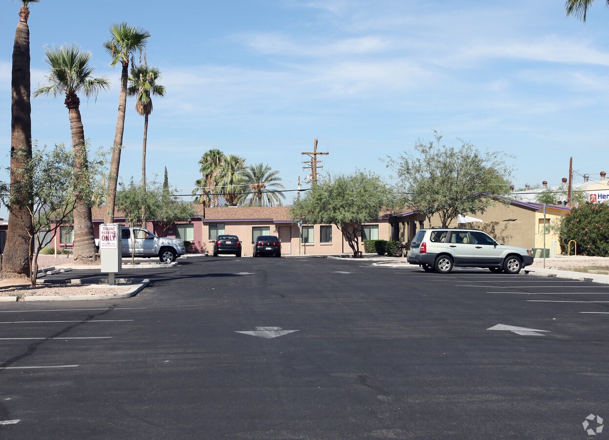 2115 N Oracle Rd, Tucson, AZ 85705