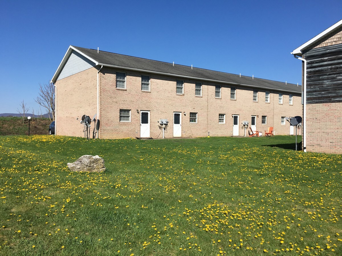 55 Carriage House Ln, Reedsville, PA 17084