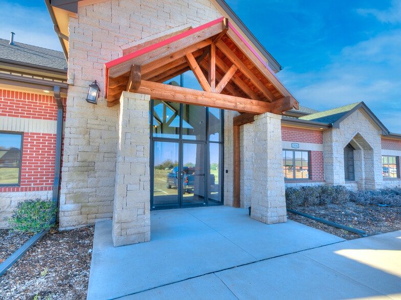 2836 N Kelly Ave, Edmond, OK for lease - Building Photo - Image 2 of 31