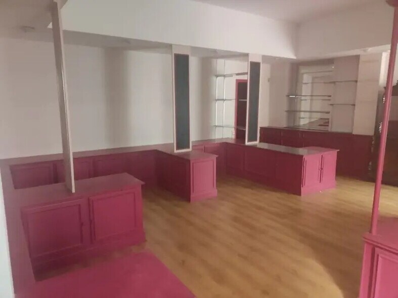 Retail in Amélie-les-Bains-Palalda for lease - Interior Photo - Image 2 of 5