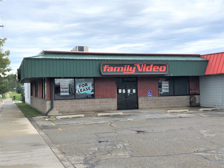 126 N Broad St, Harrison, MI for sale - Building Photo - Image 1 of 1