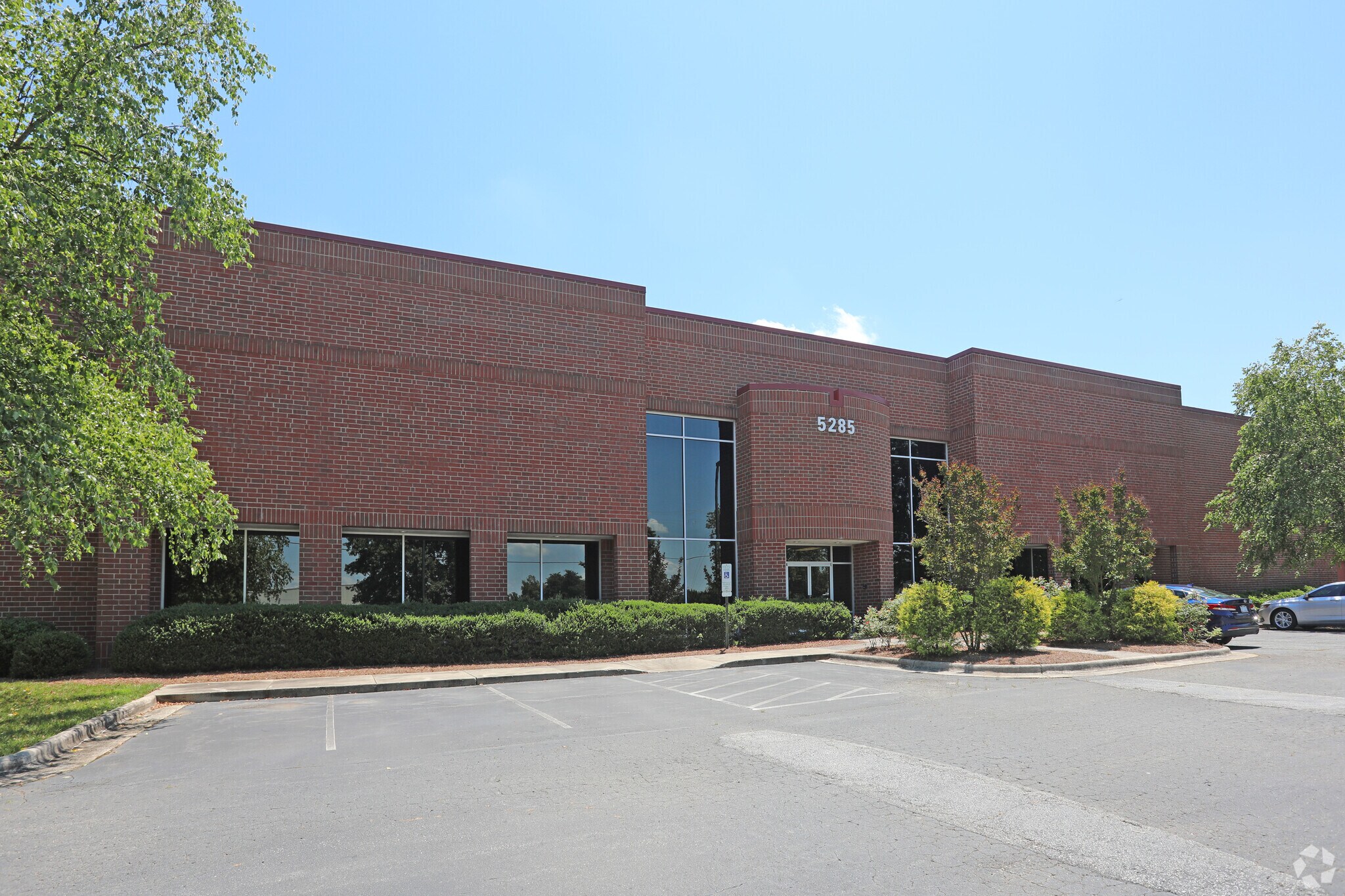 5285 National Center Dr, Greensboro, NC for sale Primary Photo- Image 1 of 1