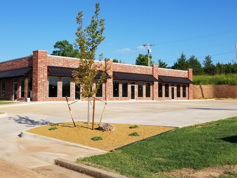 901 E 35th St, Shawnee, OK for lease - Building Photo - Image 1 of 2