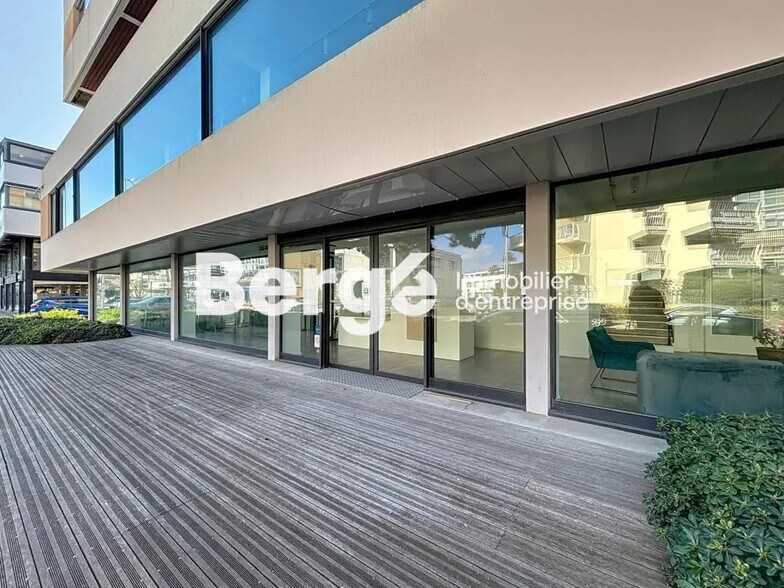 Office in Saint-Laurent-du-Var for lease - Building Photo - Image 2 of 22