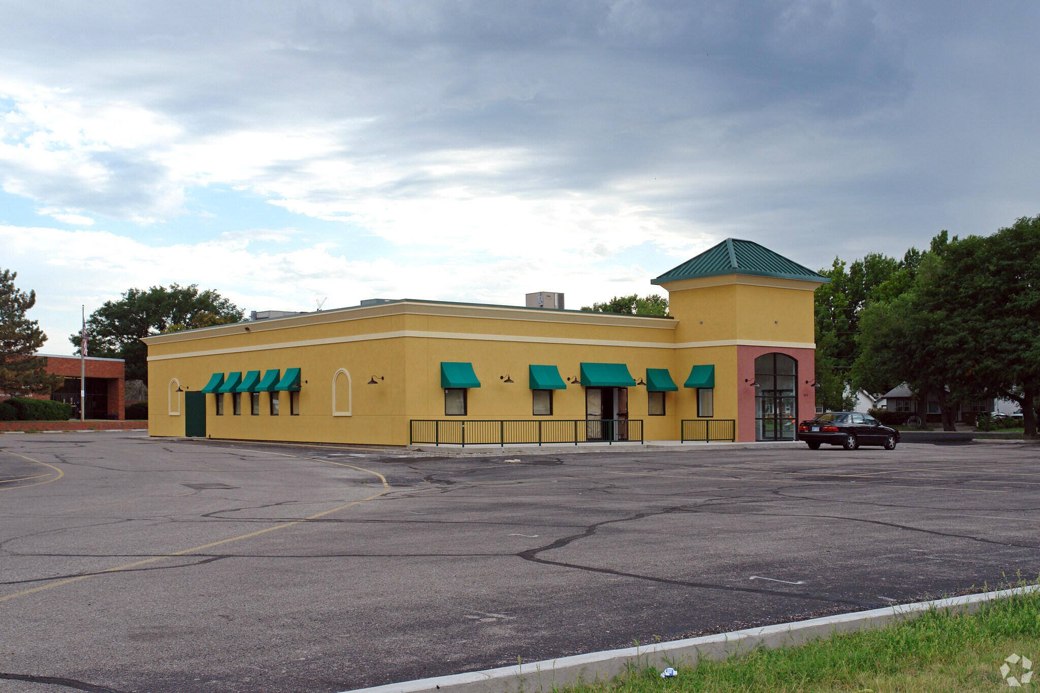 1415 W Pawnee St, Wichita, KS 67213