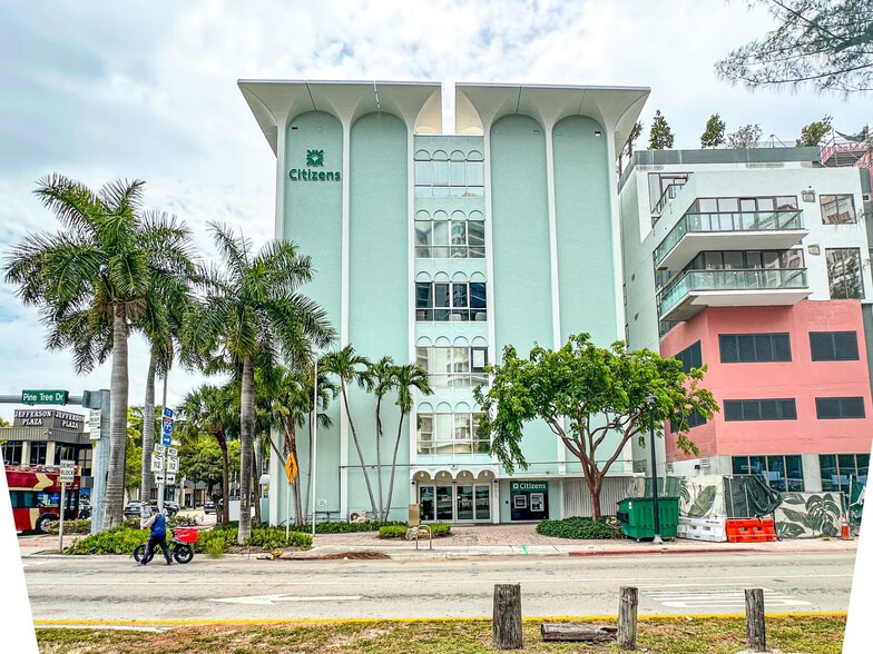 301 Arthur Godfrey Rd, Miami Beach, FL for lease - Building Photo - Image 3 of 5